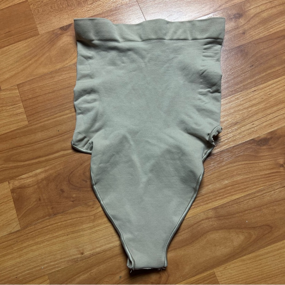 SKIMS SEAMLESS SCULPT HIGH WAIST THONG NWOT - CLAY